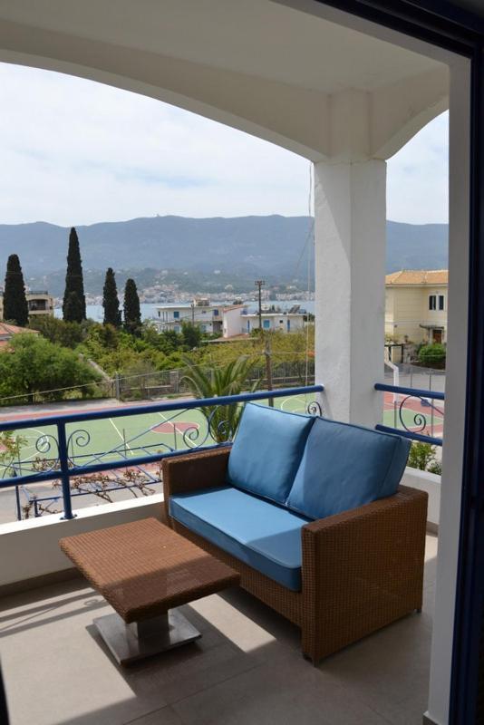 Valente Perlia Rooms Poros Town Eksteriør billede